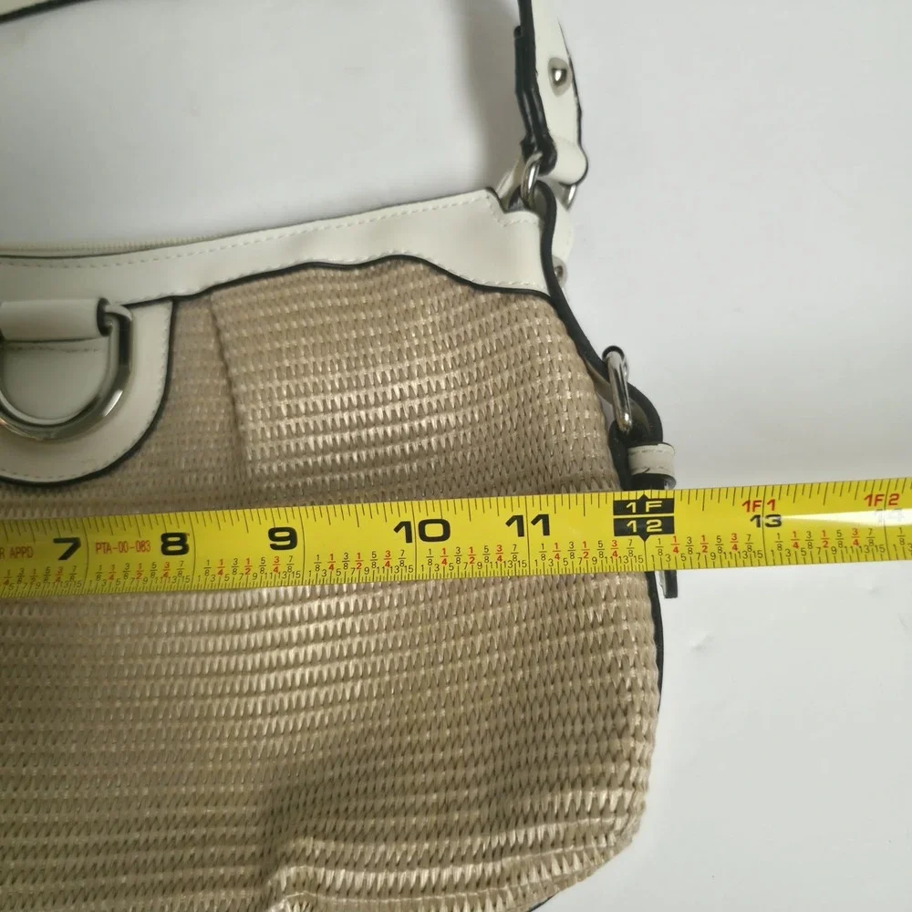 VTG Style Woven Straw Baguette Shoulder Bag Tan Beige White Trim Center D-Ring